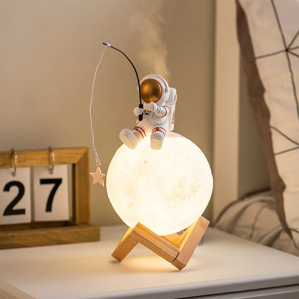 CosmoLamp: Astronaut Desk Light